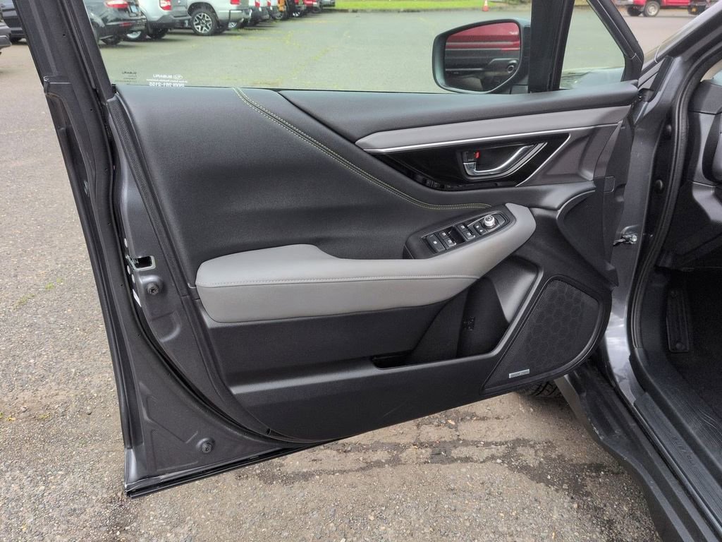 Used 2025 Subaru Outback Onyx Edition AWD/4WD image 9