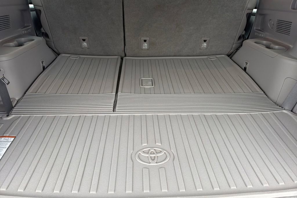 Used 2018 Toyota Highlander XLE image 15