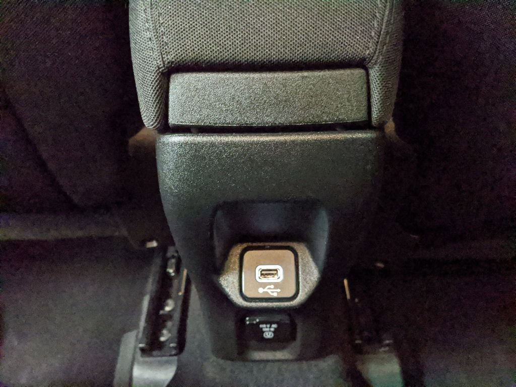 Used 2018 Jeep Renegade Latitude w/ Popular Equipment Group image 14