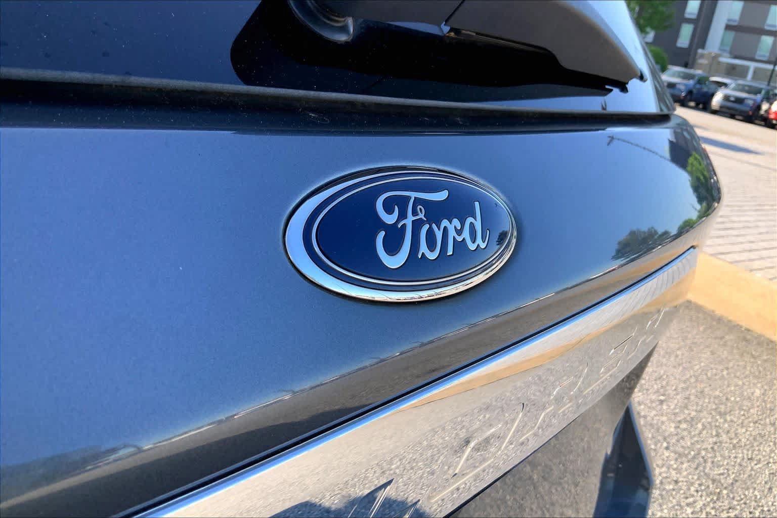 Certified 2022 Ford Explorer XLT w/ Equipment Group 202A RWD image 10