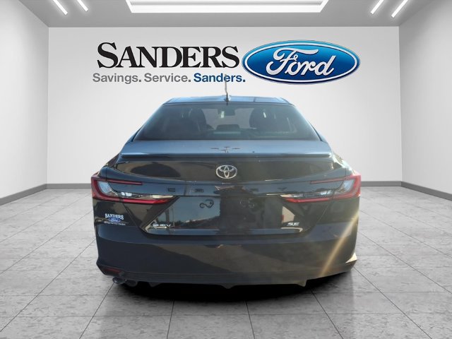Used 2025 Toyota Camry SE FWD image 3