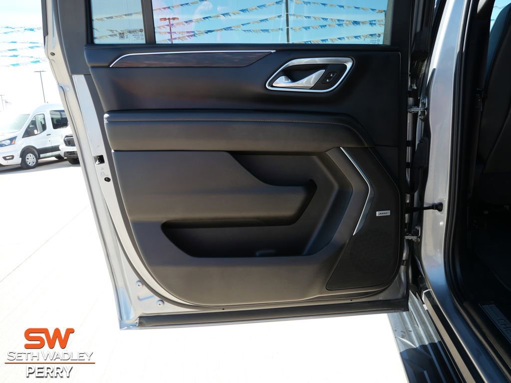 Used 2024 Chevrolet Suburban LT image 12