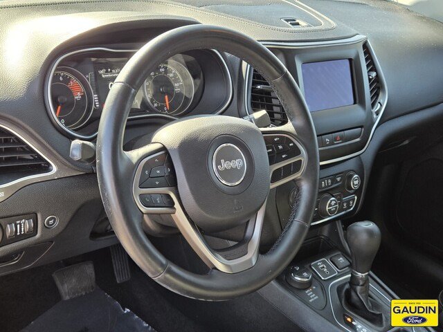 Used 2019 Jeep Cherokee Latitude Plus w/ Comfort/Convenience Group AWD/4WD image 19