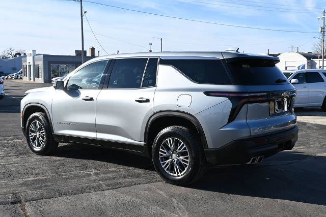 Used 2024 Chevrolet Traverse LS image 3