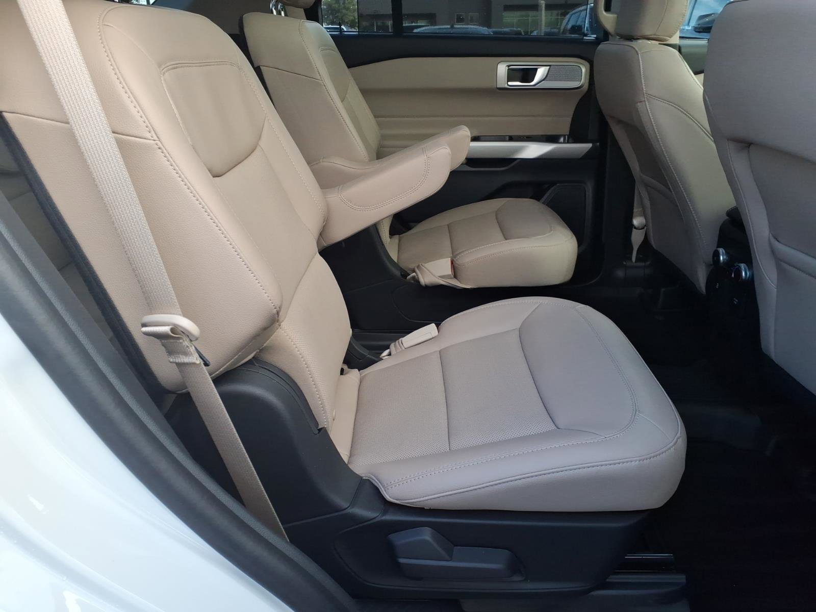 Certified 2024 Ford Explorer Limited w/ Equipment Group 301A image 14