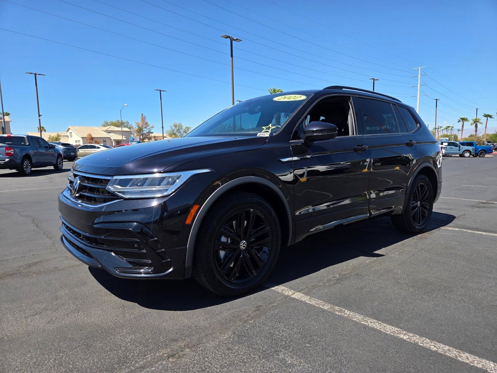 Used 2022 Volkswagen Tiguan SE R-Line FWD image 2