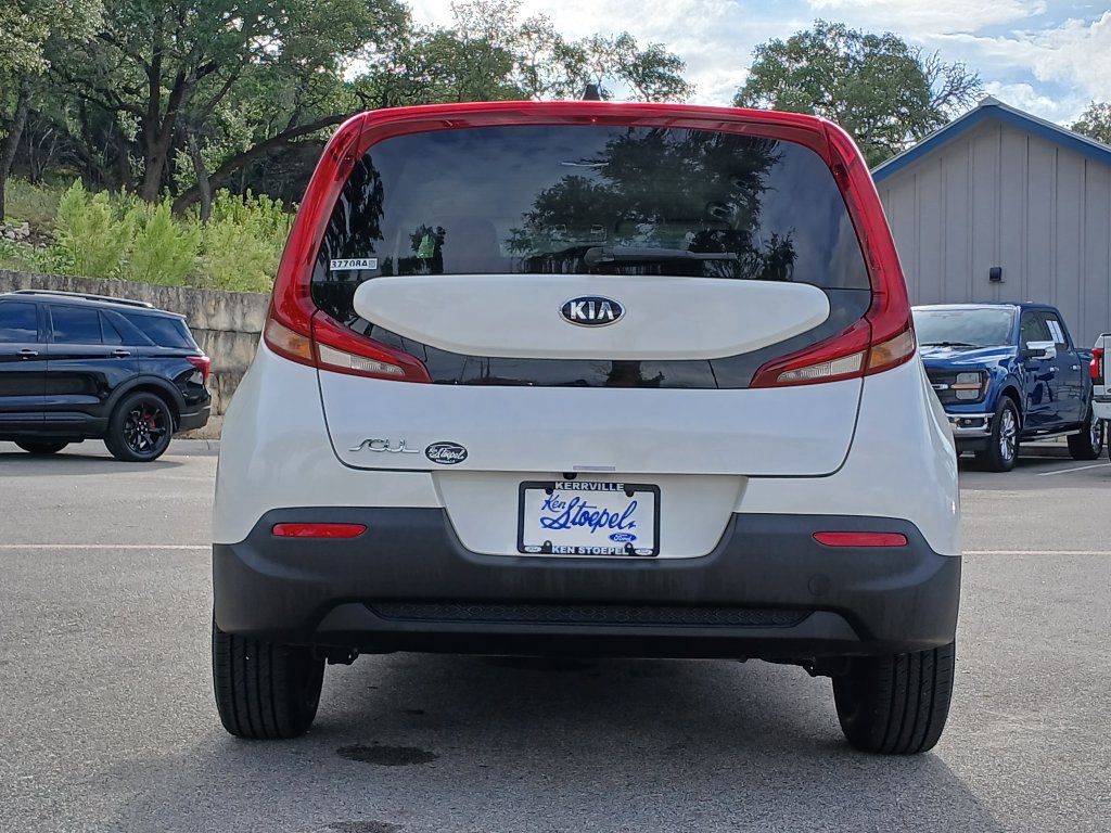 Used 2021 Kia Soul LX FWD image 4
