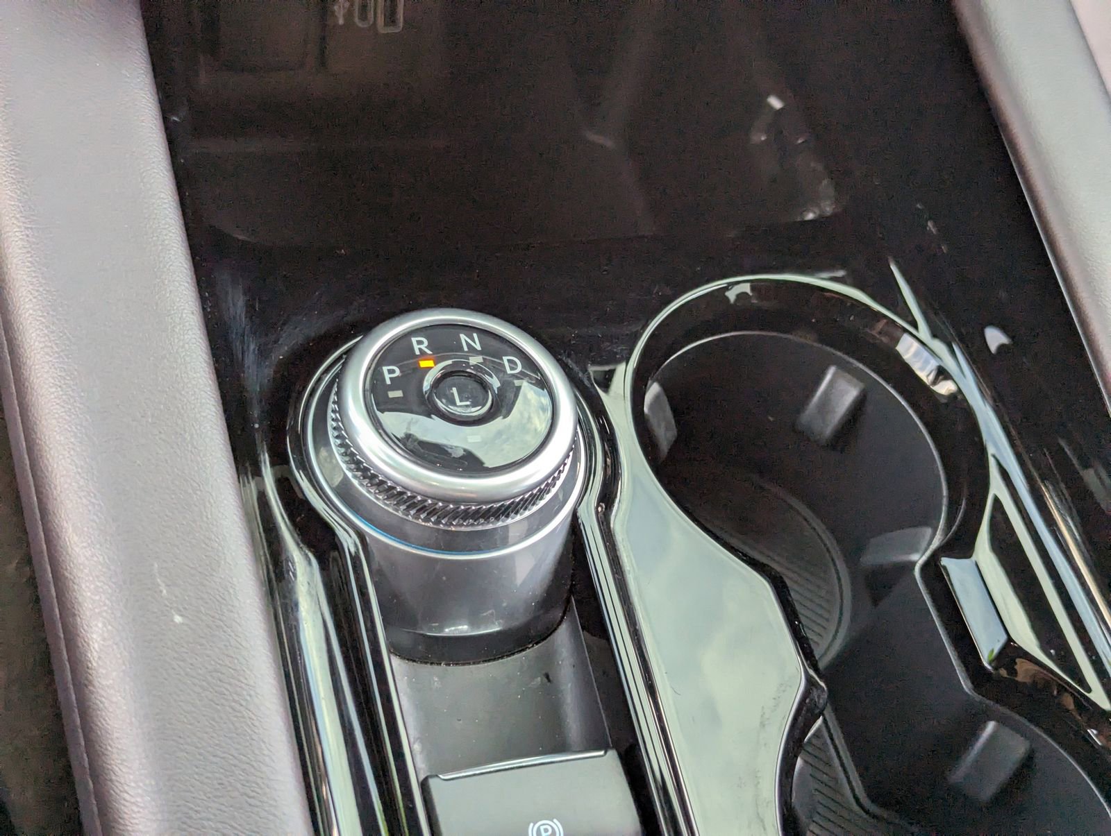 Certified 2025 Ford Explorer Platinum w/ LUX Leather Package image 24