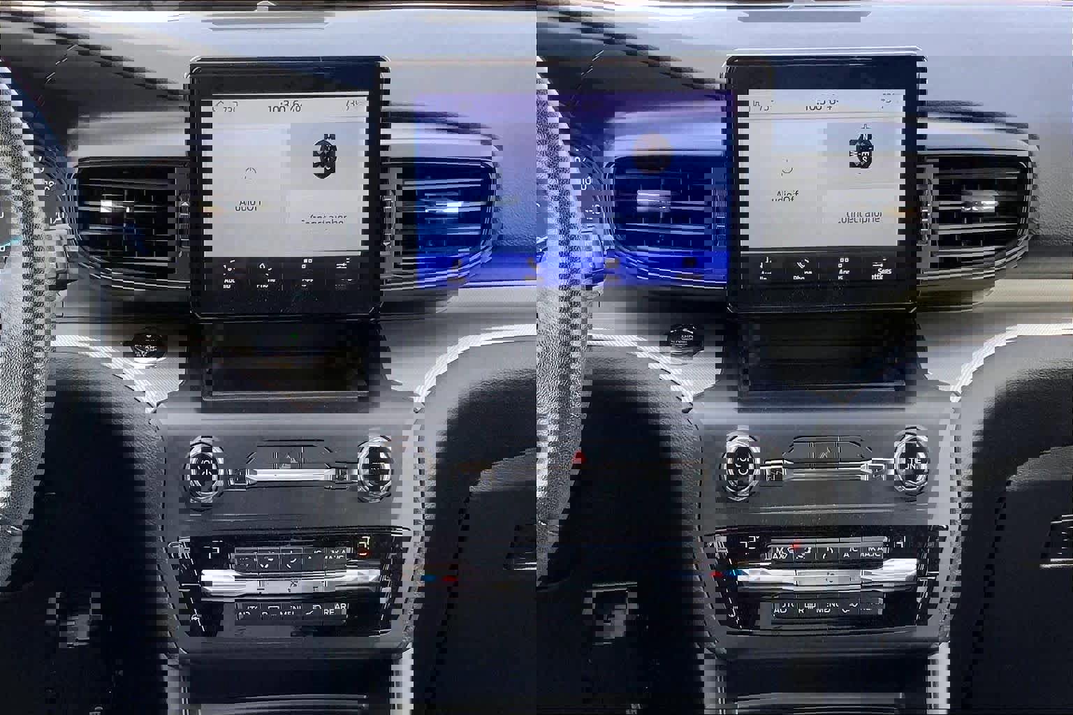 Certified 2020 Ford Explorer XLT w/ Comfort Package image 8