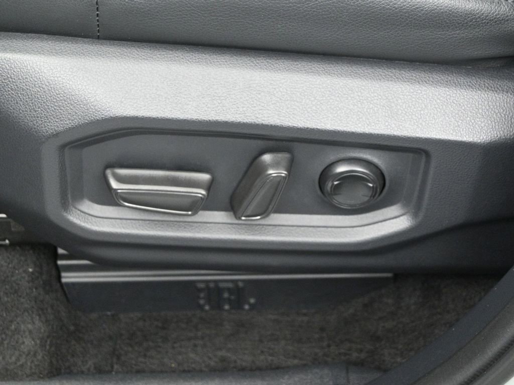 Used 2025 Toyota Tundra Limited image 38