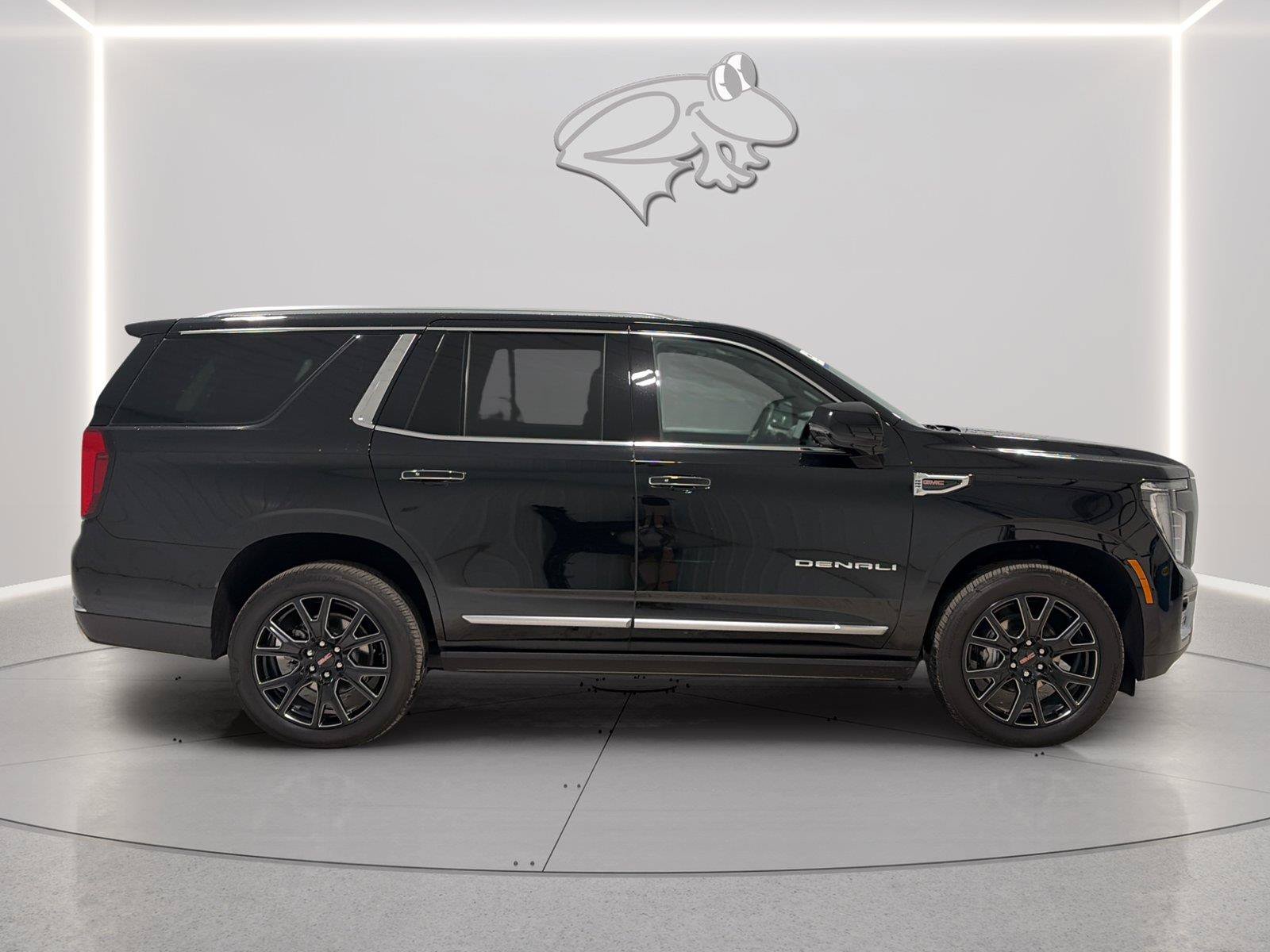Used 2026 GMC Yukon Denali w/ Sun & Power Step Package AWD/4WD image 6