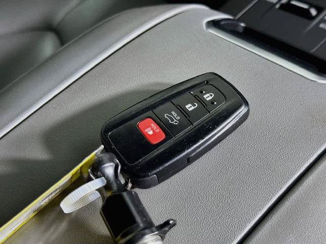Used 2023 Toyota Highlander XLE FWD image 22