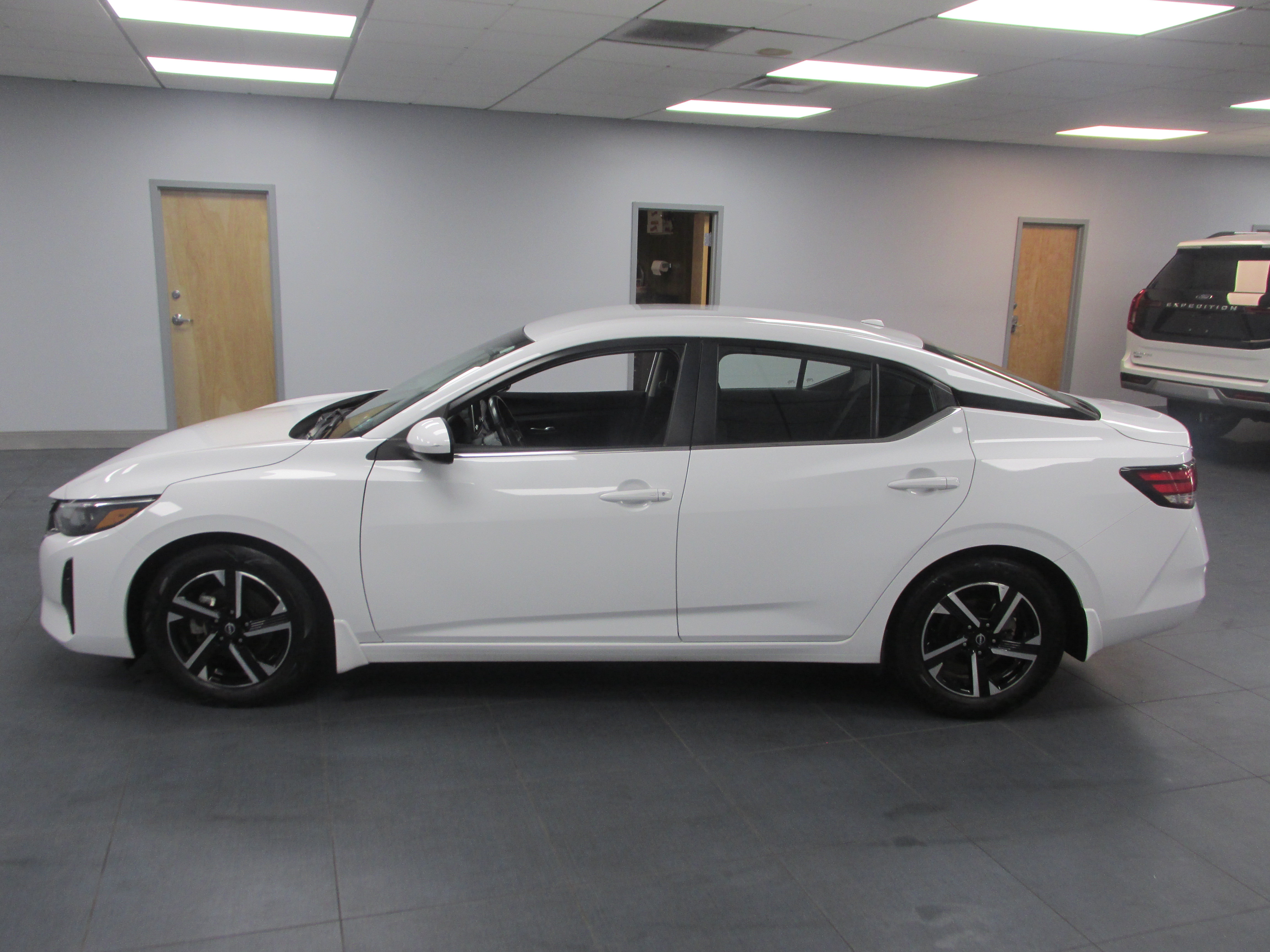 Used 2024 Nissan Sentra SV w/ All-Weather Package FWD image 8
