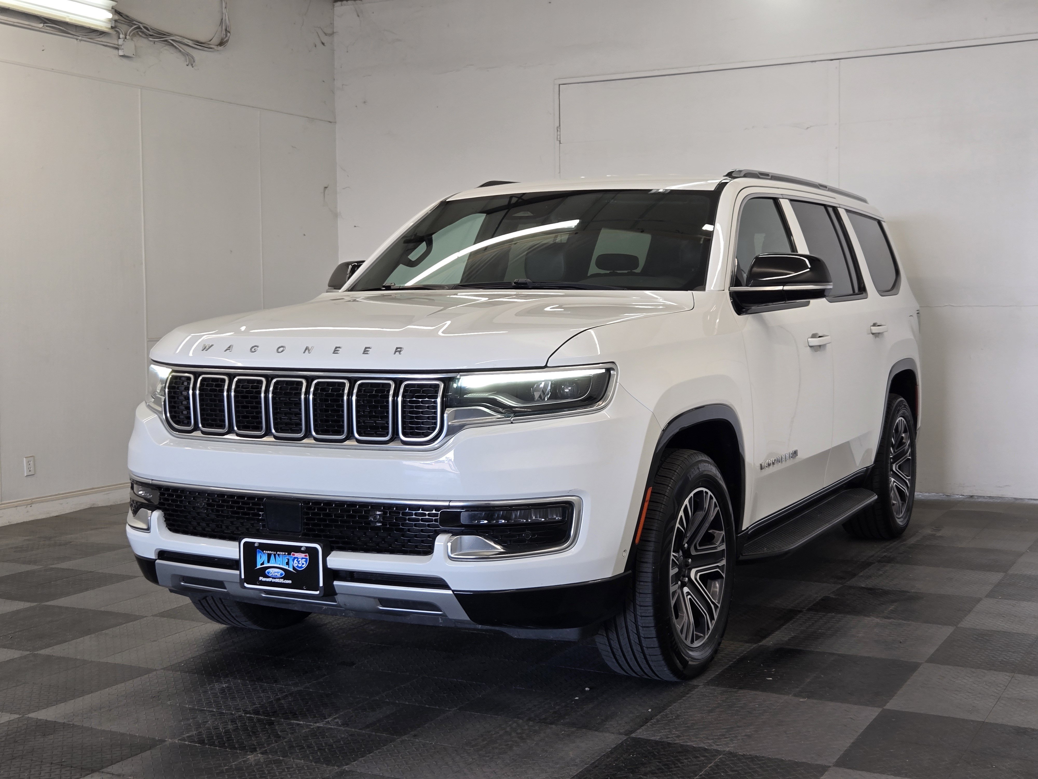 Used 2024 Jeep Wagoneer Series II w/ Flexible Seating Group RWD image 4