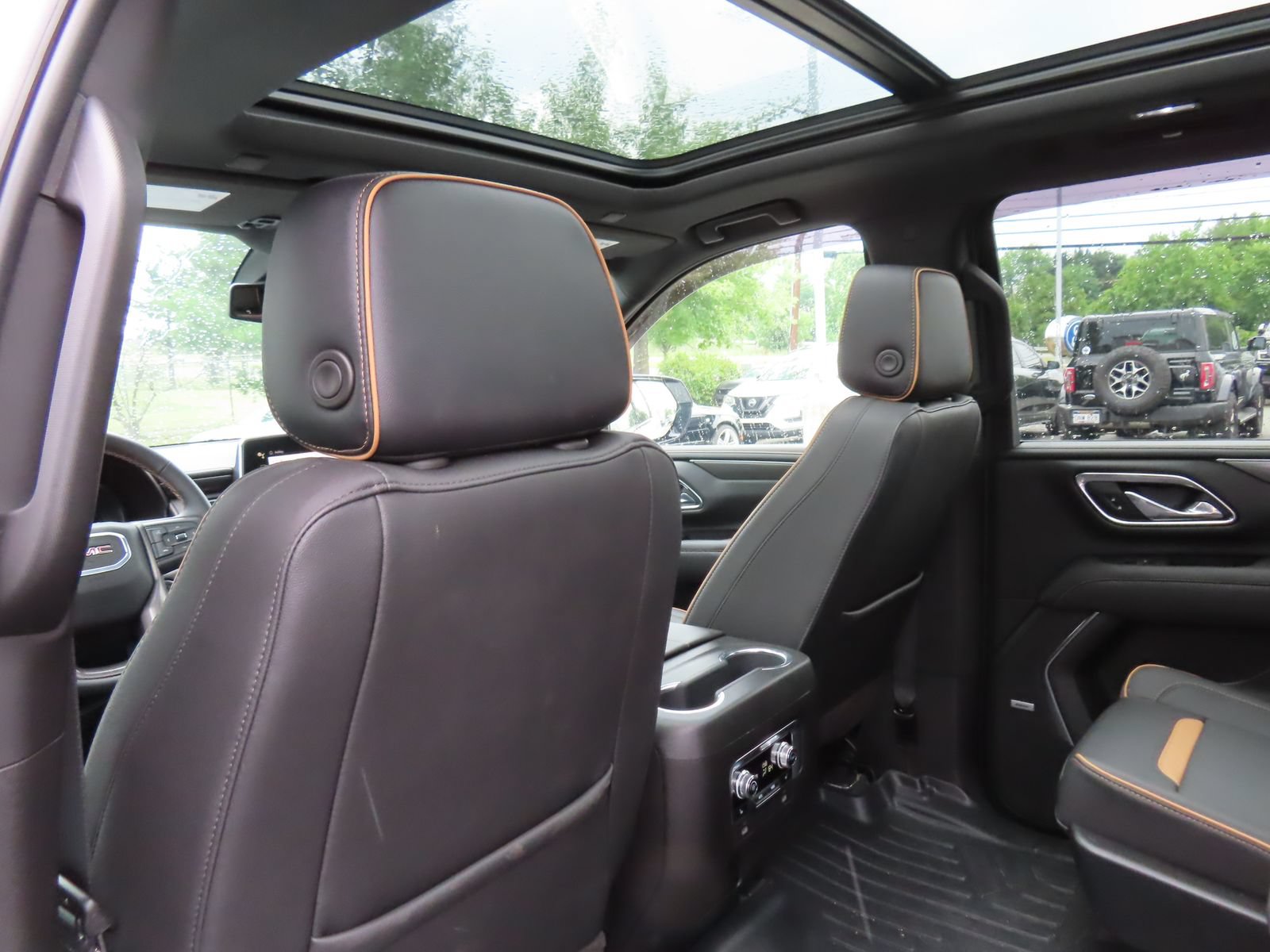 Used 2024 GMC Yukon XL AT4 w/ AT4 Premium Package AWD/4WD image 36
