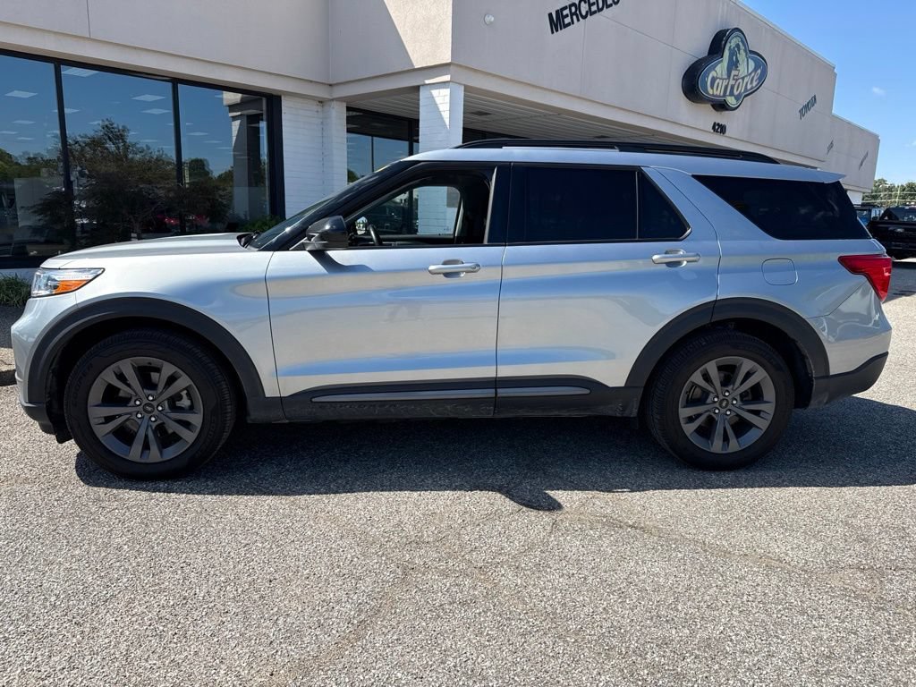 Certified 2023 Ford Explorer XLT w/ Equipment Group 202A RWD image 11