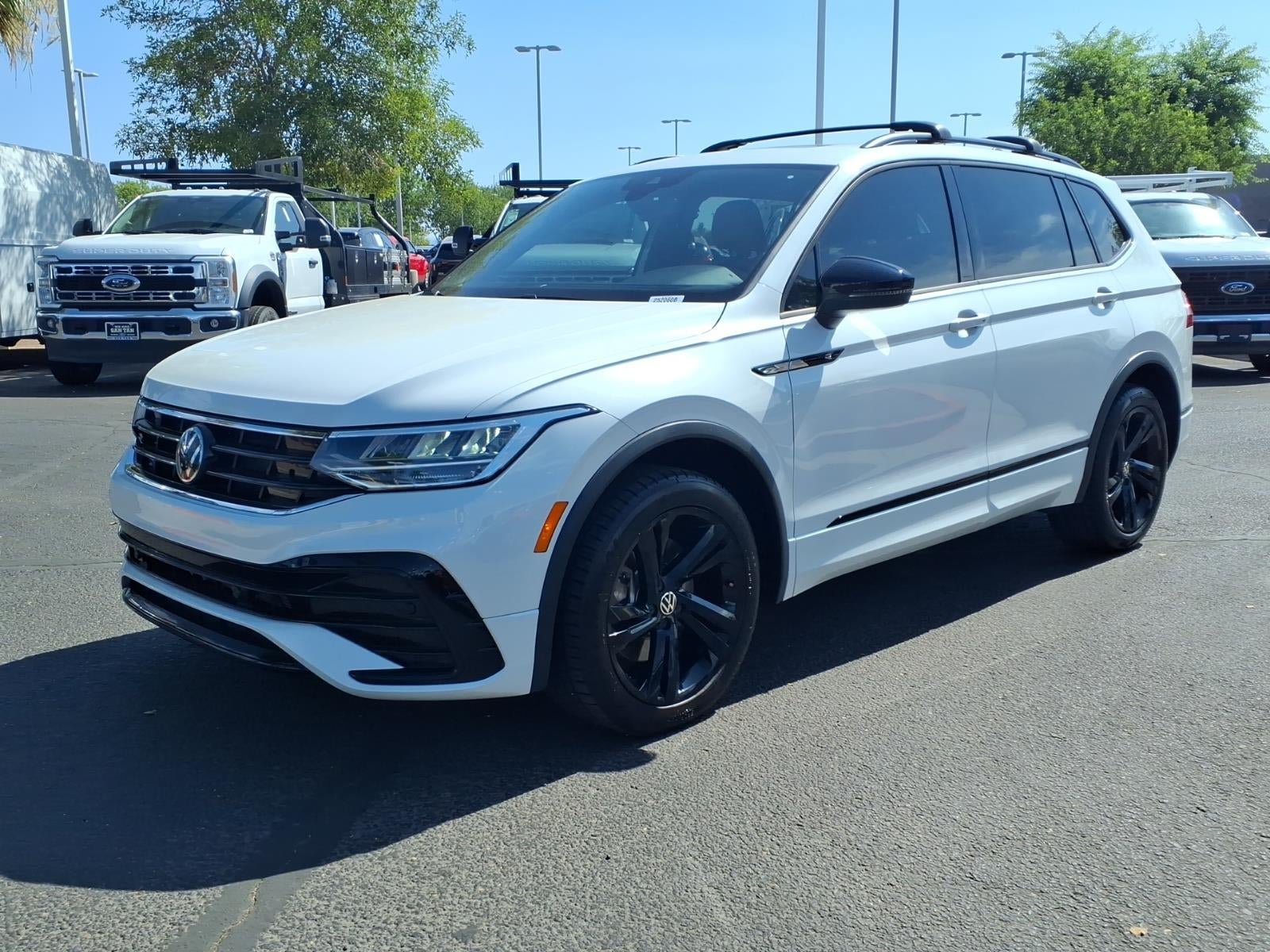 Used 2024 Volkswagen Tiguan SE R-Line FWD image 8