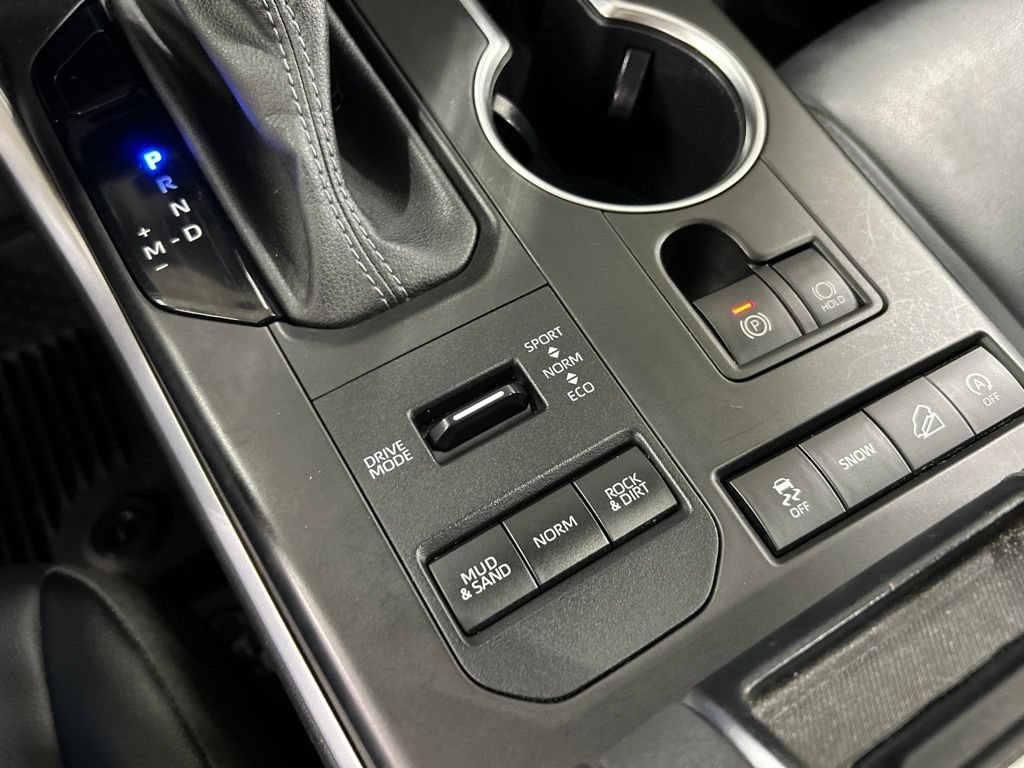 Used 2022 Toyota Highlander XLE AWD/4WD image 23