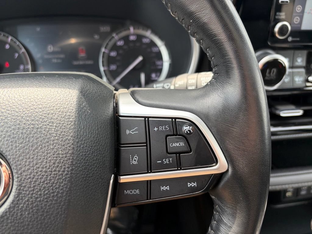 Used 2022 Toyota Highlander XSE AWD/4WD image 38