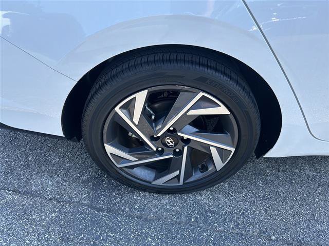 Used 2025 Hyundai Elantra SEL FWD image 18
