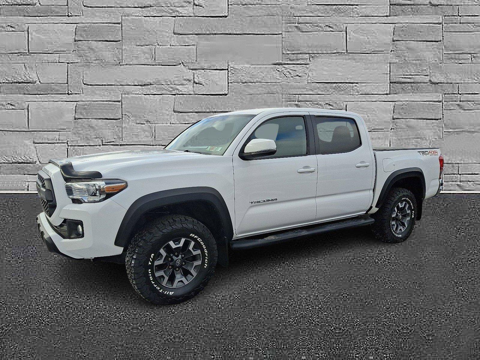 Used 2017 Toyota Tacoma TRD Off-Road image 5