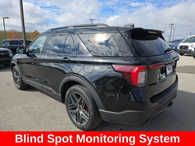 Certified 2025 Ford Explorer ST-Line w/ ST-Line Street Pack AWD/4WD image 3