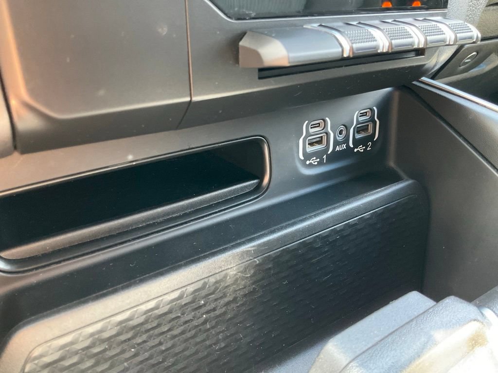 Used 2022 RAM 1500 Big Horn w/ Night Edition AWD/4WD image 6