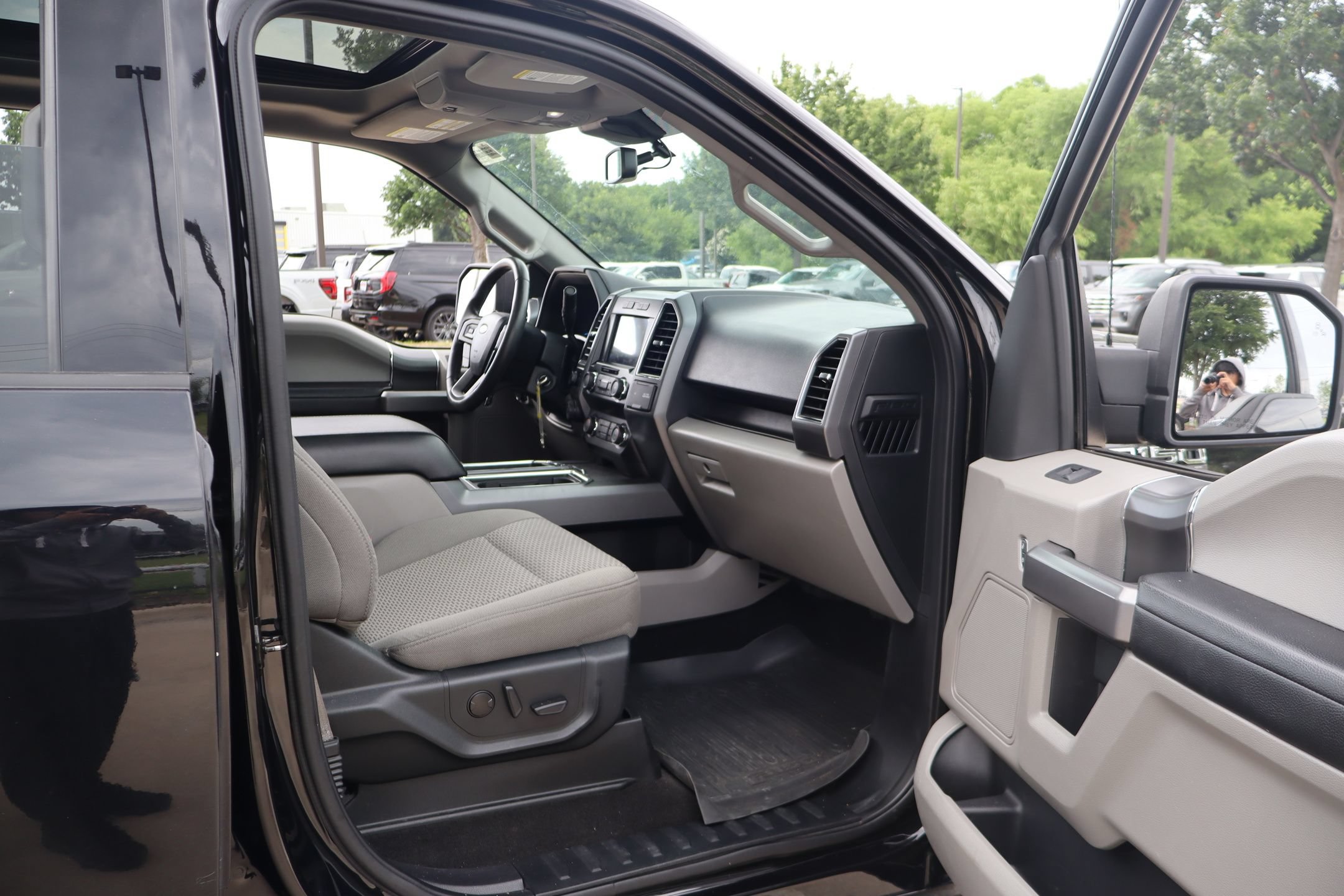 Certified 2020 Ford F150 XLT w/ Equipment Group 302A Luxury AWD/4WD image 29