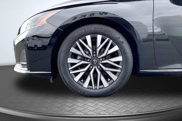 Used 2025 Nissan Altima 2.5 SV FWD image 9