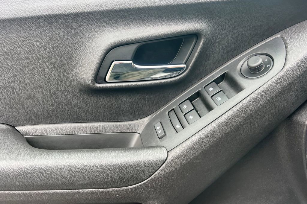 Used 2020 Chevrolet Trax LS w/ Tint and Cruise Package image 13