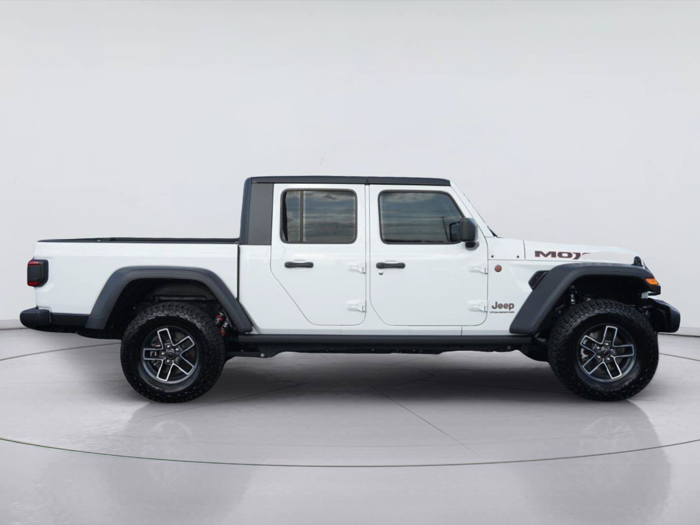 Used 2025 Jeep Gladiator Mojave w/ Convenience Group AWD/4WD image 5