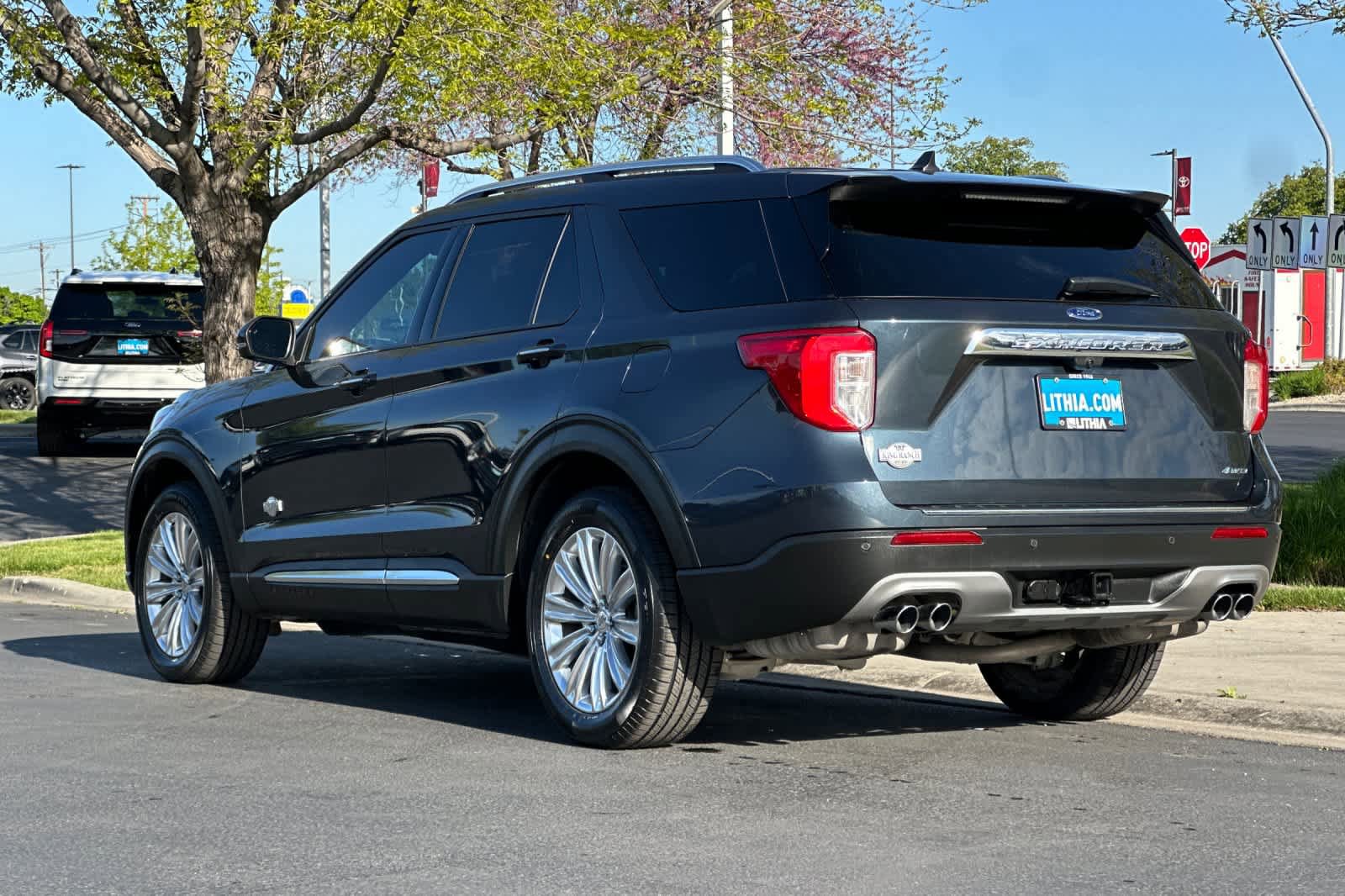 Certified 2022 Ford Explorer King Ranch w/ Class IV Trailer Tow Package AWD/4WD image 6