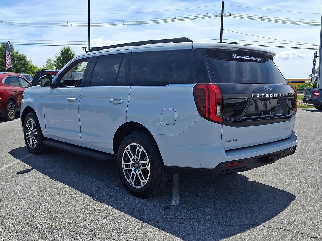 Certified 2025 Ford Expedition Active AWD/4WD image 4