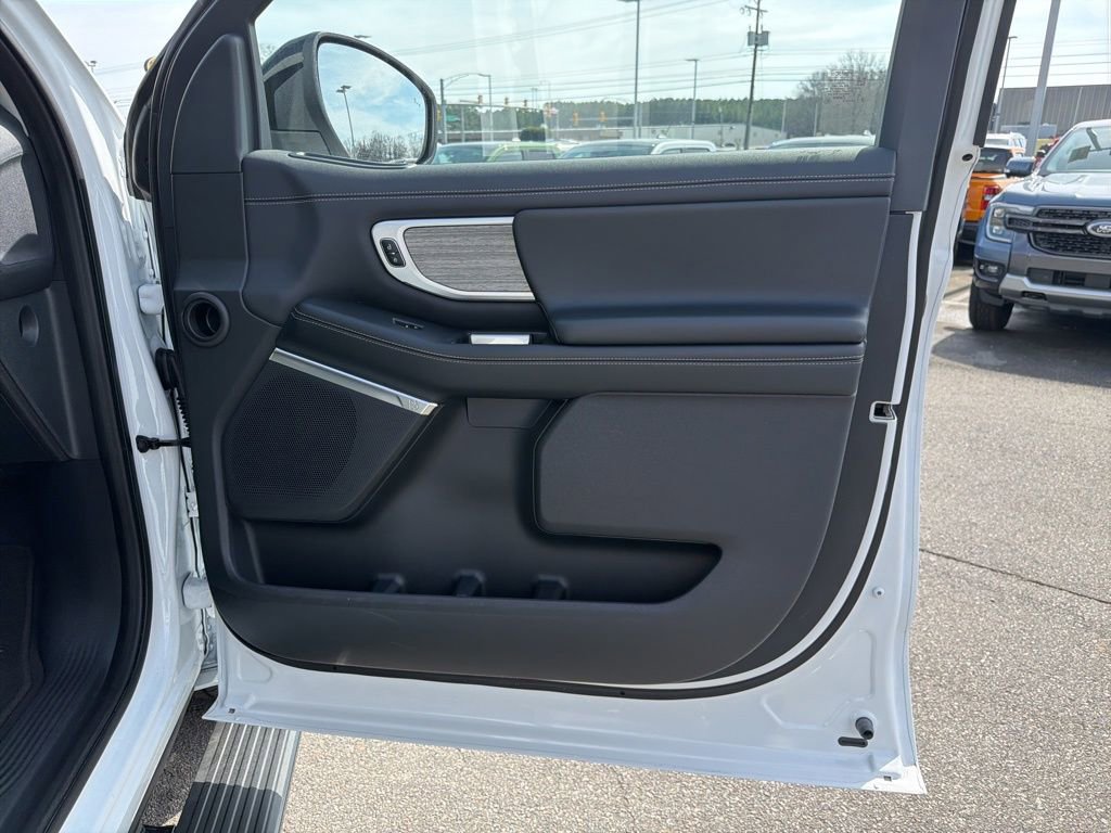 Certified 2025 Ford Expedition Max Platinum image 24