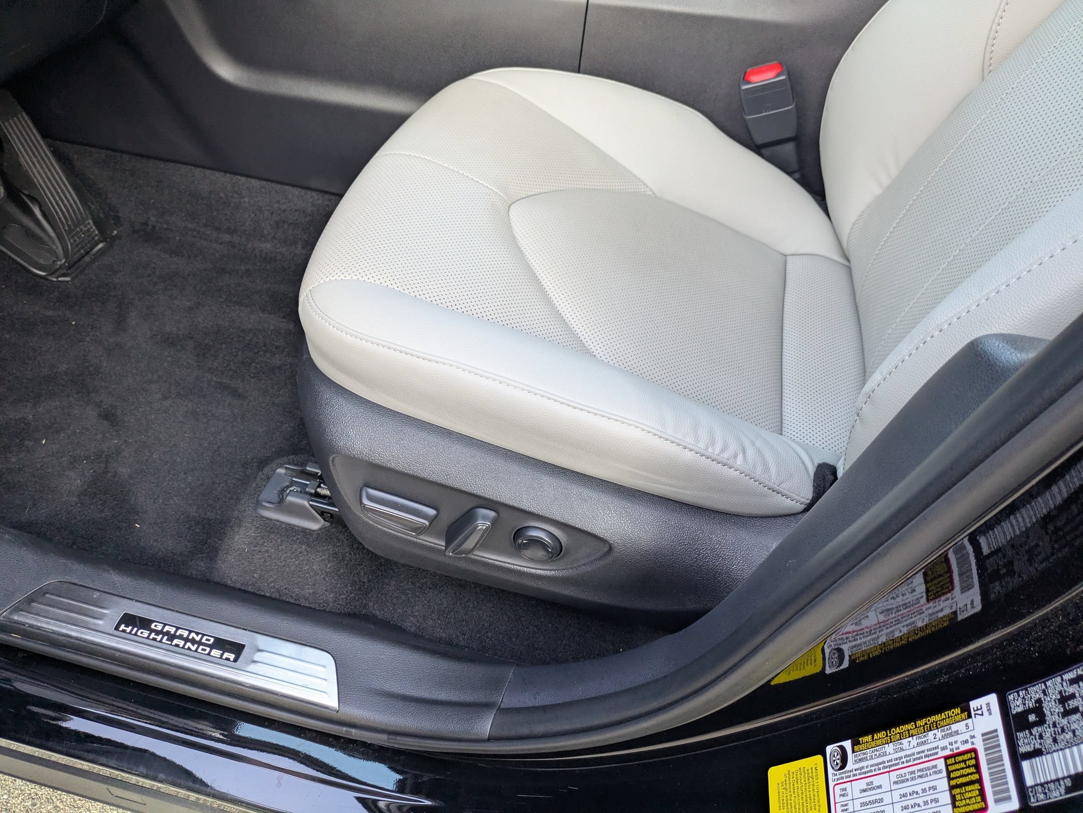 Used 2025 Toyota Grand Highlander AWD image 13