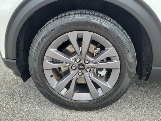 Certified 2022 Ford Explorer XLT w/ Equipment Group 202A image 9