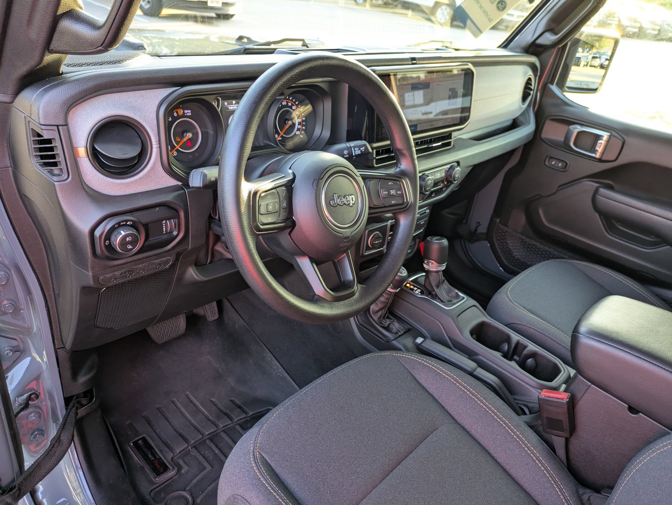 Used 2025 Jeep Gladiator Sport AWD/4WD image 12