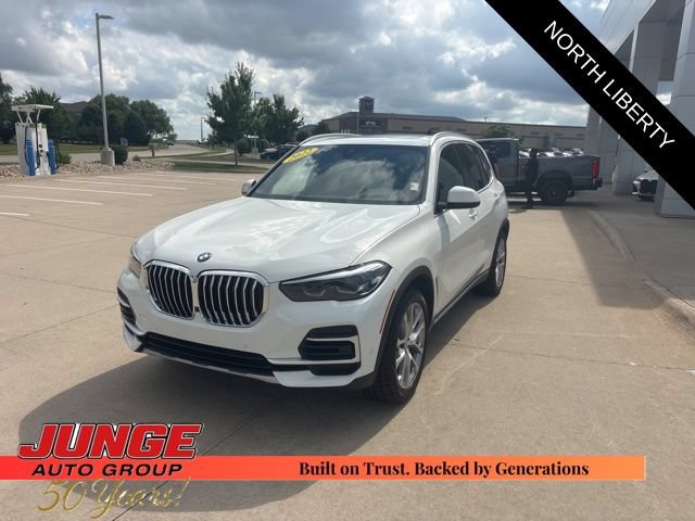 Used 2022 BMW X5 xDrive40i w/ Premium Package AWD/4WD image 3