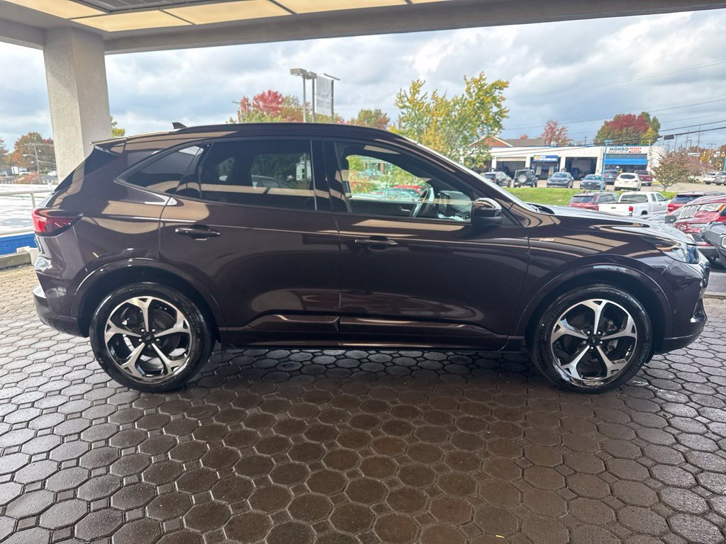 Certified 2023 Ford Escape ST-Line Elite w/ Premium Technology Package AWD/4WD image 5