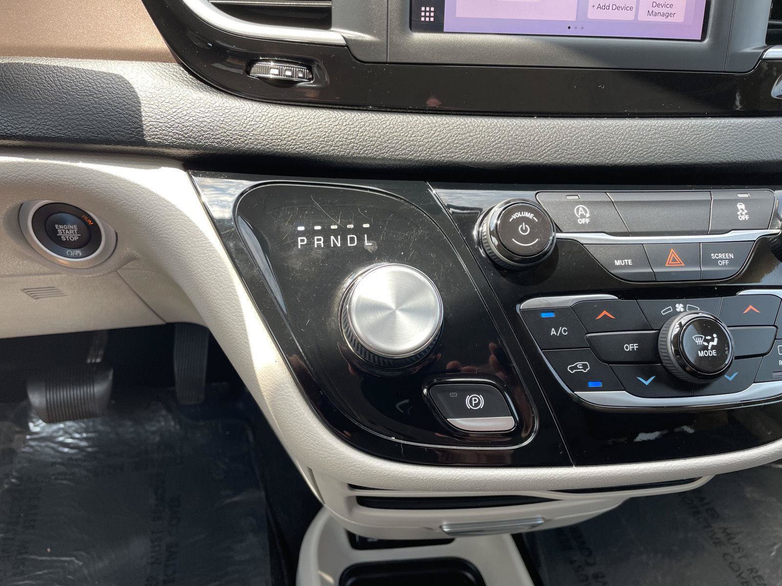 Used 2022 Chrysler Voyager LX FWD image 29