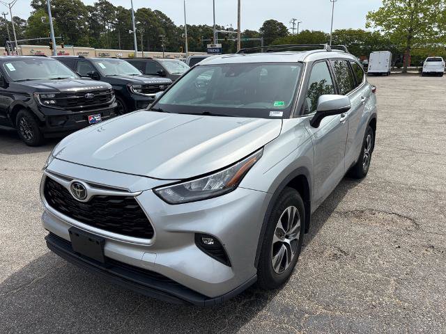 Used 2020 Toyota Highlander XLE AWD/4WD image 1