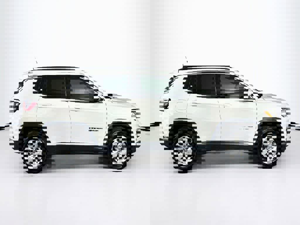 Used 2018 Jeep Compass Latitude image 25