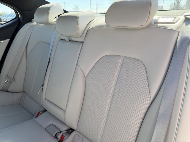 Used 2025 Genesis G70 2.5T image 19