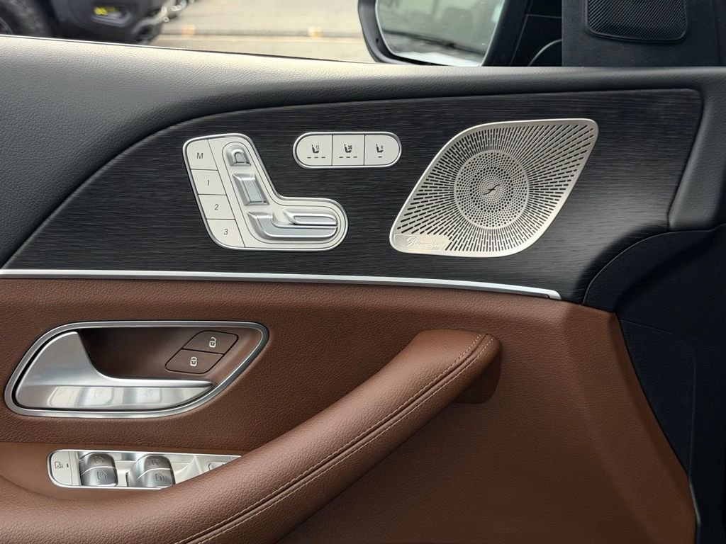 Used 2025 Mercedes-Benz GLS 450 4MATIC image 17