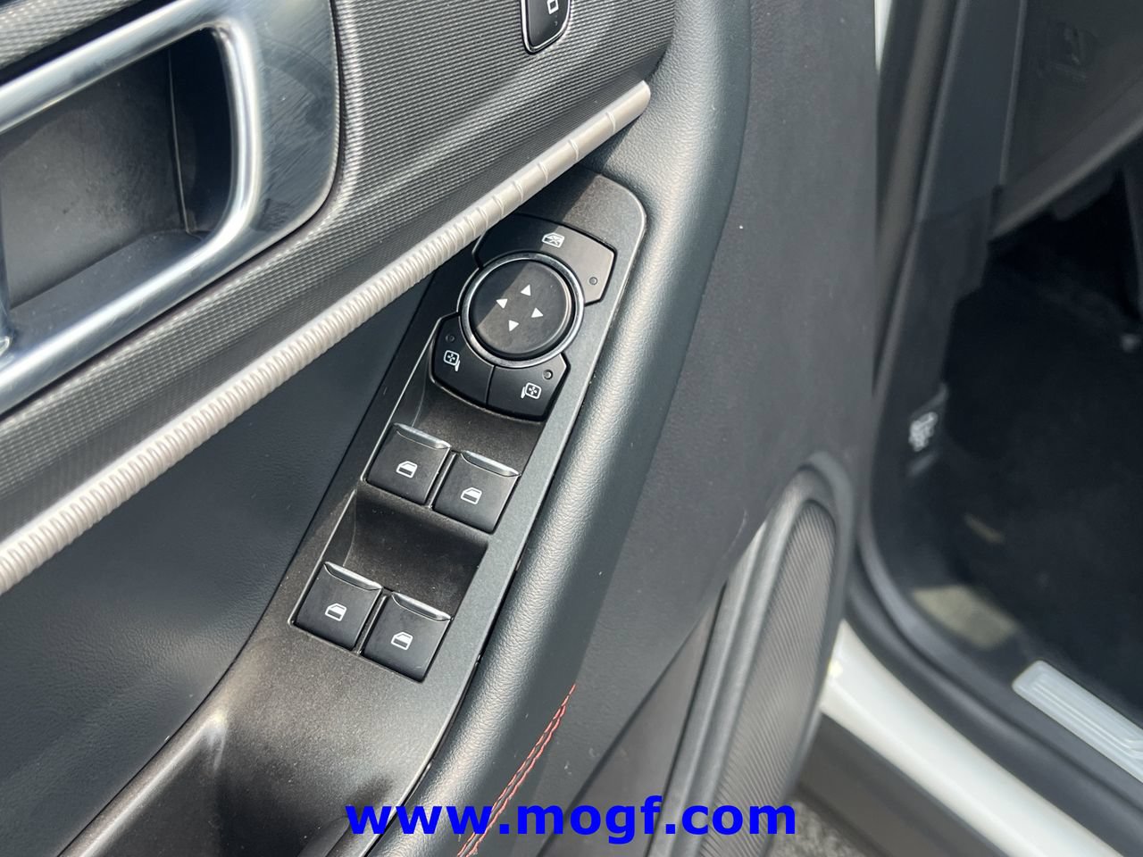 Certified 2025 Ford Explorer ST-Line AWD/4WD image 17