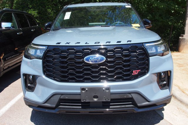 Certified 2025 Ford Explorer ST AWD/4WD image 3
