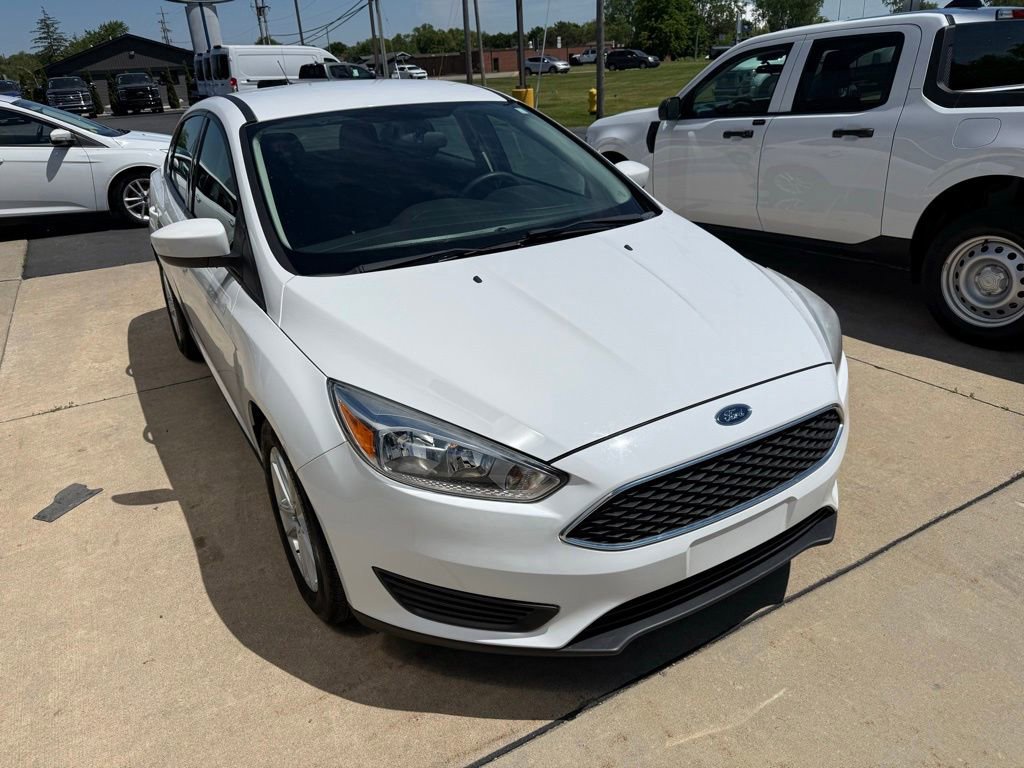 Certified 2018 Ford Focus SE FWD image 3