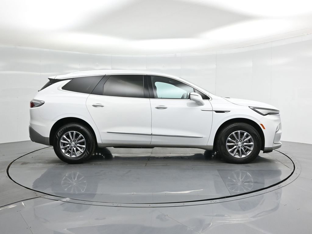 Used 2022 Buick Enclave Essence image 7