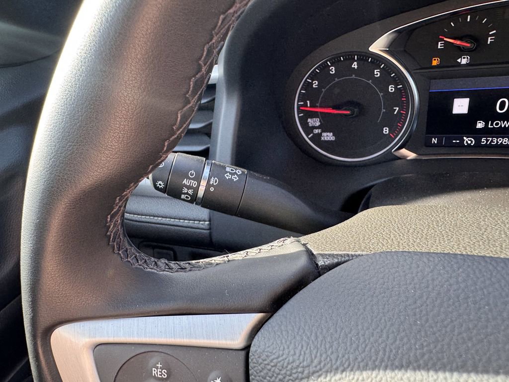 Used 2023 GMC Acadia SLT image 17