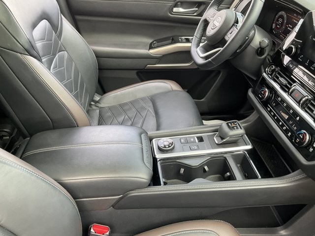 Used 2023 Nissan Pathfinder Platinum w/ Cargo Package AWD/4WD image 21